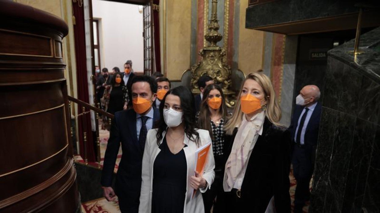 Inés Arrimadas, líder de Ciudadanos, llegando al Pleno del Congreso de los diputados el día de la reforma laboral