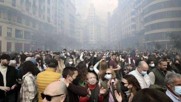 Fallas Valencia 2022: multas por no llevar mascarilla en la mascletà y otros actos por el coronavirus