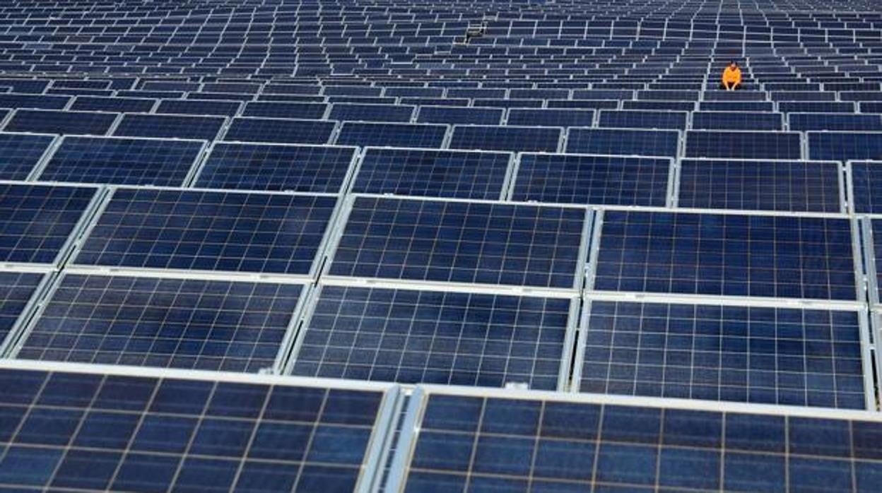 La Junta de Gobierno Local aprobó el viernes en sesión extraordinaria las alegaciones que presentará a los anteproyectos de la planta solar fotovoltaica denominada «La Campiña 225 MWp»,