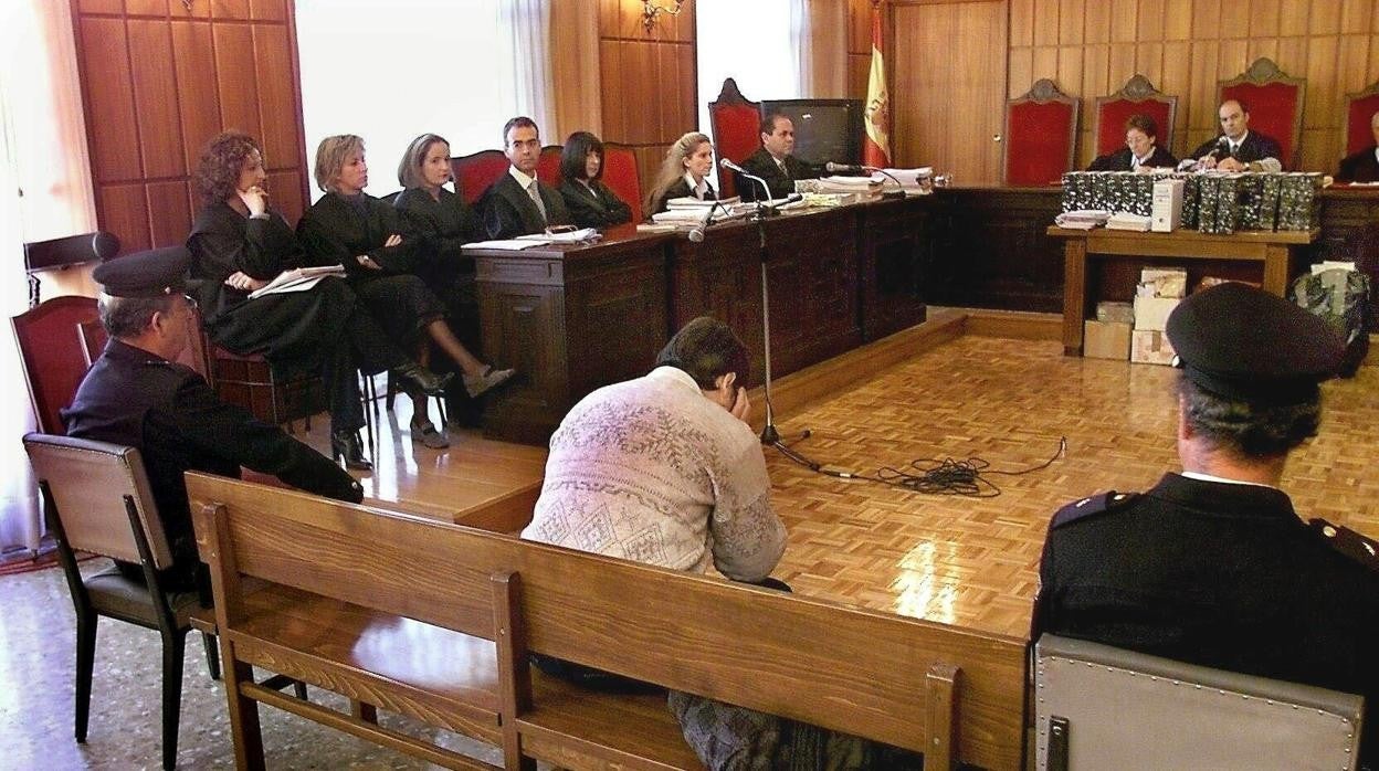 Imagen tomada el 24 de noviembre de 1999 durante el juicio contra Joaquín Ferrándiz en la Audiencia Provincial de Castellón