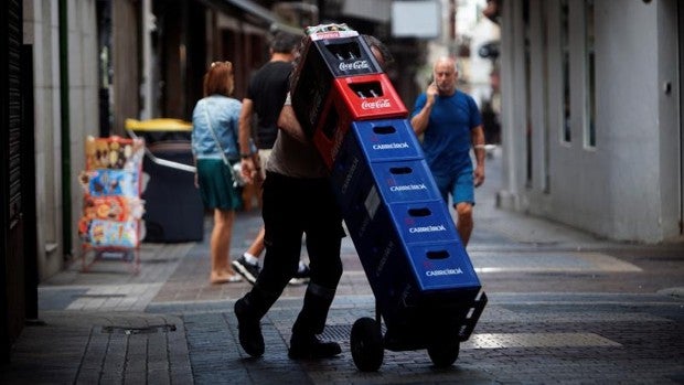 Canarias remonta al mejorar el número de parados y trabajadores en ERTE