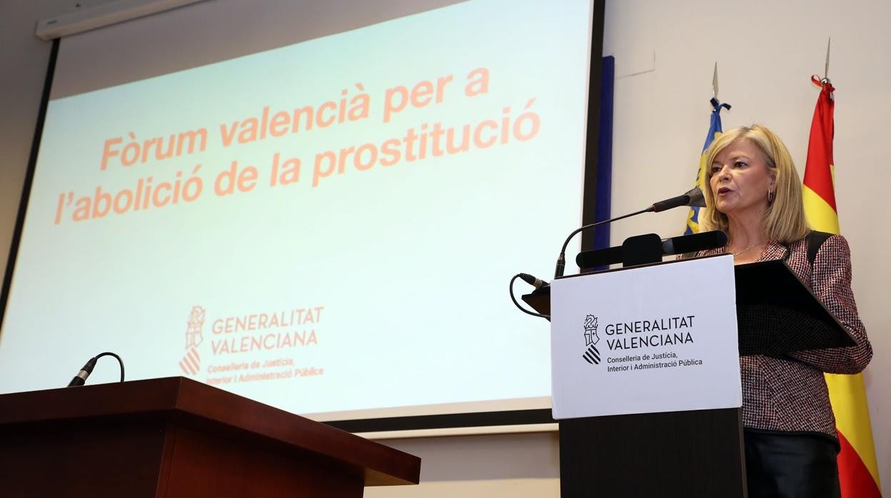 Imagen de la consellera de Justicia, Gabriela Bravo, durante el Foro para la Abolición de la Prostitución