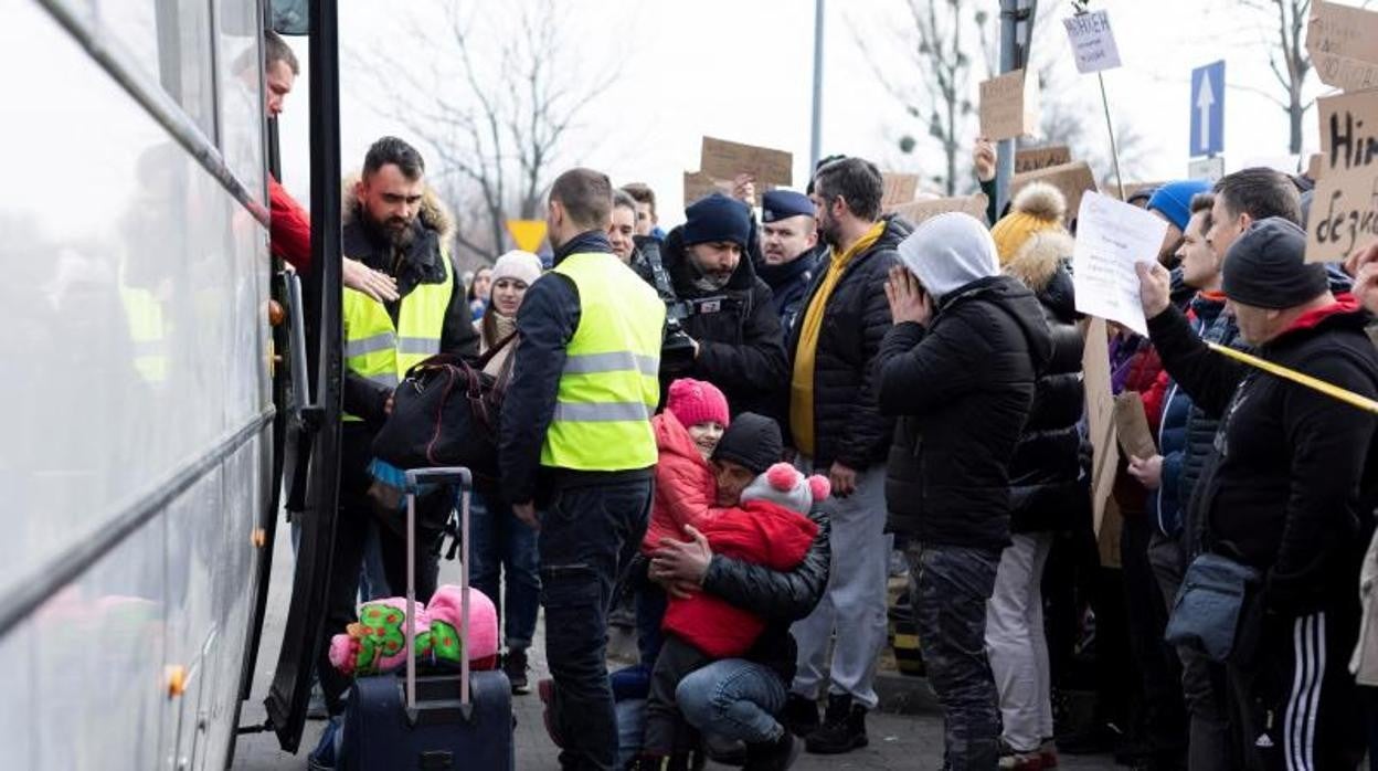 Refugiados de Ucrania, a su llegada a una localidad polaca