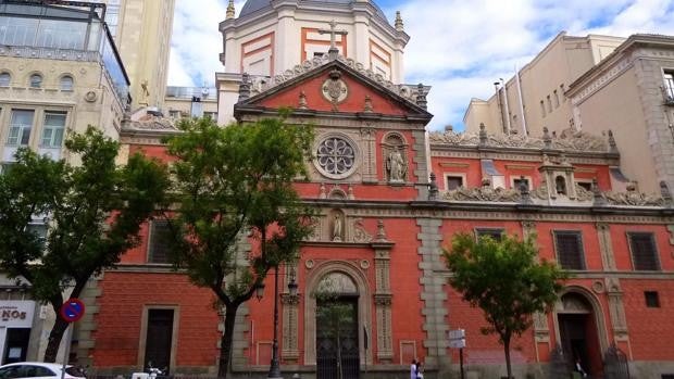 Iglesia de la Concepción Real de Calatrava: Un oasis de espiritualidad en la calle Alcalá