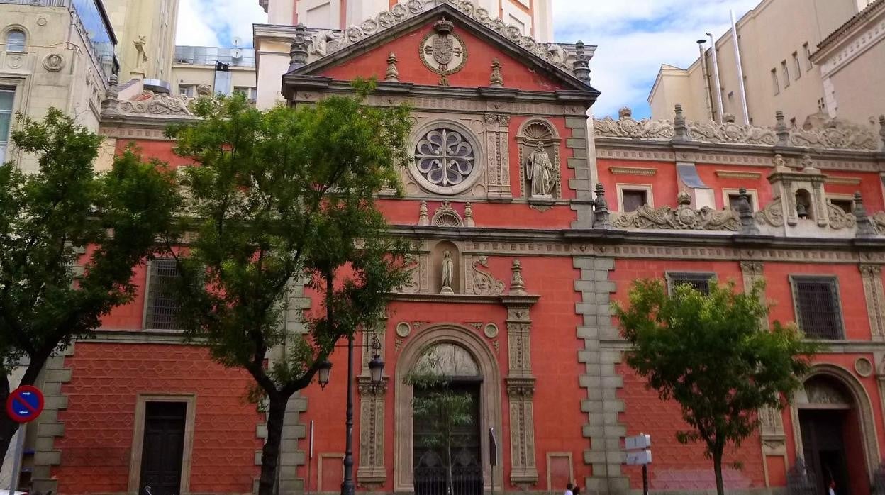 Vista exterior de la Iglesia de la Concepción Real de Calatrava, en la calle Alcalá