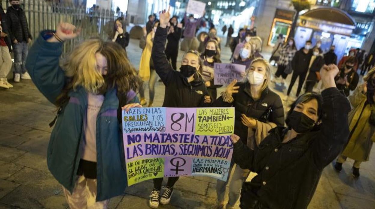 Varias feministas se manifiestan el pasado 8-M en el centro de la capital