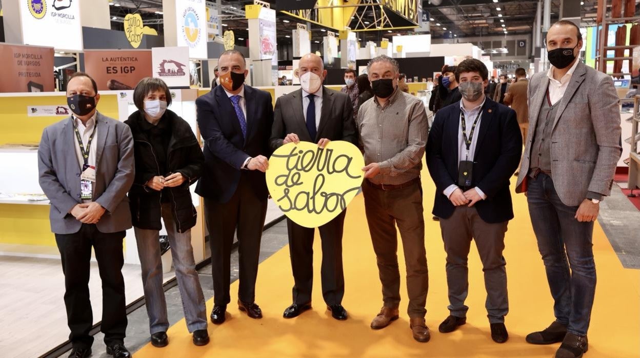 El consejero de Agricultura, Ganadería y Desarrollo Rural en funciones, Jesús Julio Carnero, visita la feria Meat Attraction