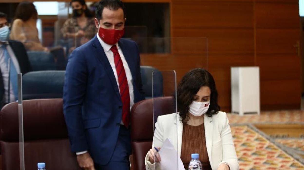 Díaz Ayuso y el ex vicepresidente Ignacio Aguado, en la Asamblea madrileña pocos días antes del adelanto electoral