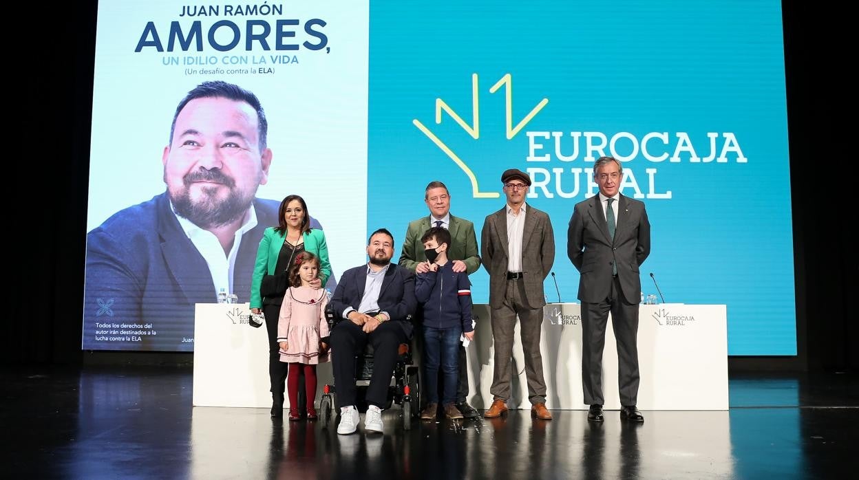 Emotiva presentación del libro de Juan Ramón Amores