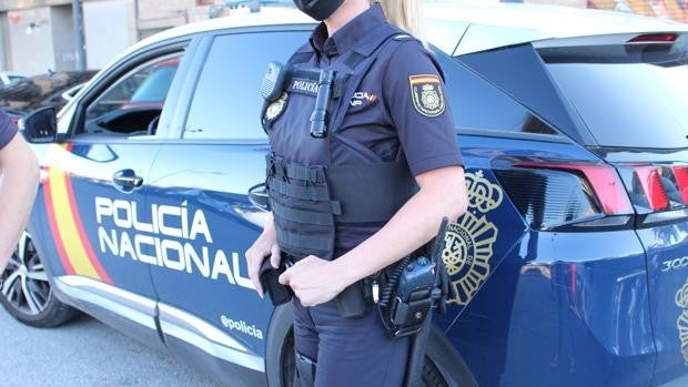 Arrestan a un hombre por amenazar a otro con una navaja de grandes dimensiones en Sagunto