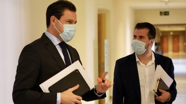 Raúl de la Hoz (PP) y Luis Tudanca (PSOE) repetirán como portavoces de sus grupos parlamentarios en las Cortes