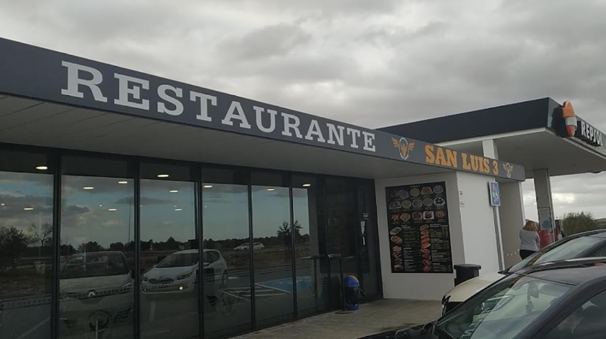 Fachada del restaurante asaltado esta madrugada