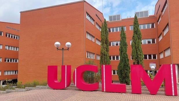 La UCLM pondrá en marcha un programa para incorporar a estudiantes y profesores ucranianos huidos de la guerra