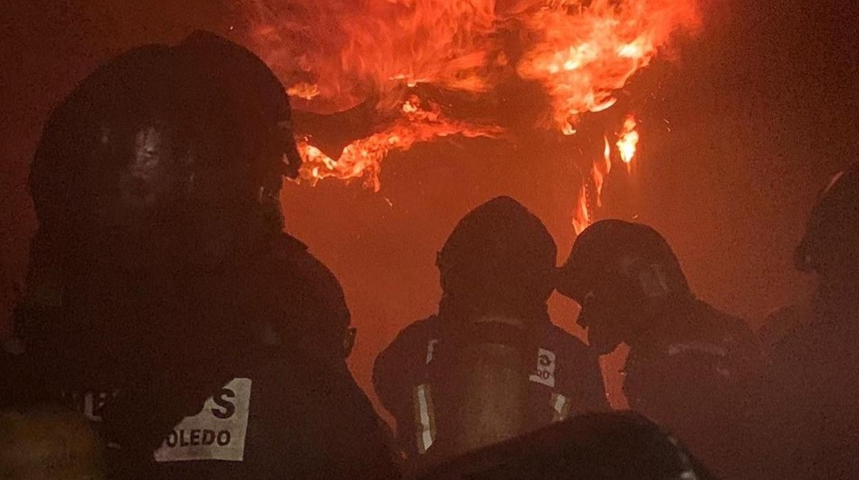 Bomberos de Torrijos y Santa Olalla han apagado las llamas