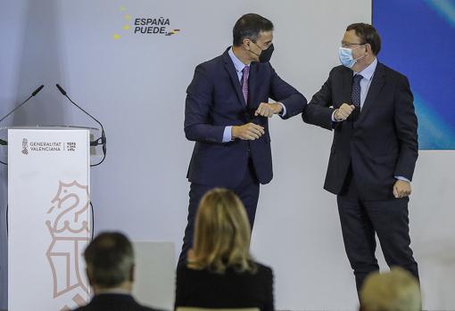 Imagen de archivo del presidente del Gobierno, Pedro Sánchez, y el presidente de la Generalitat Valenciana, Ximo Puig