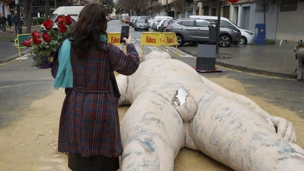 Fallas Valencia 2022: cortan el pene al monumento que representa a un hombre desnudo en un nuevo acto vandálico