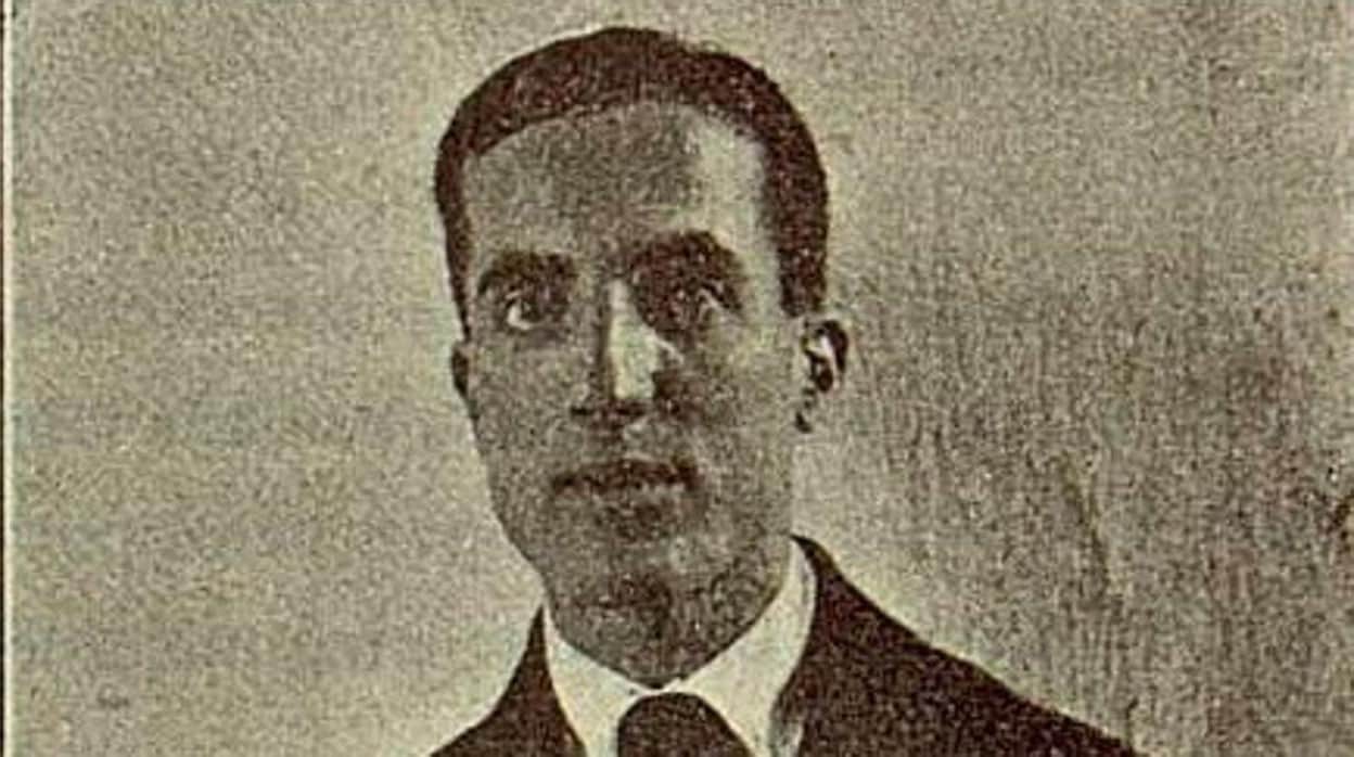 El periodista Tomás Gómez de Nicolás García-Brazales (1891-1982). Fotografía publicada en Toledo. Revista de Arte (15 de agosto de 1916) tras conseguir el primer premio de un concurso de cuentos