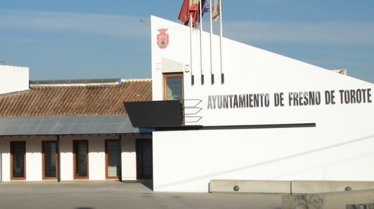 Vista exterior del Ayuntamiento de Fresno de Torote