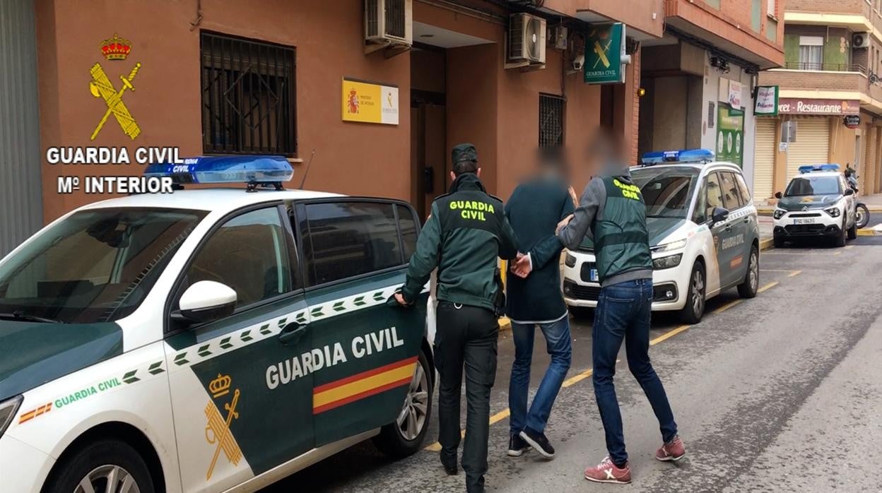 Una de las detenciones llevadas a cabo por la Guardia Civil