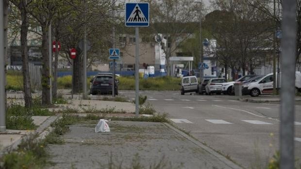 Un camionero atropella y agrede con una barra de hierro a dos mujeres en el polígono de Marconi