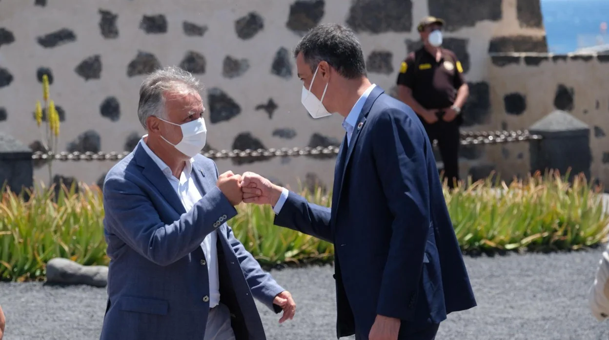 Pedro Sánchez y Ángel Víctor Torres en un acto en Lanzarote