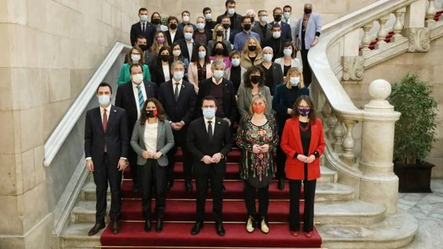El Govern se divide hasta para hacerse una foto en el Parlament contra la aplicación de la sentencia del 25%