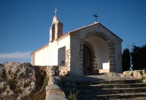 El pequeño templo en su aspecto original, antes de ser pintado y restaurado, en una imagen difundida por la Generalitat Valenciana
