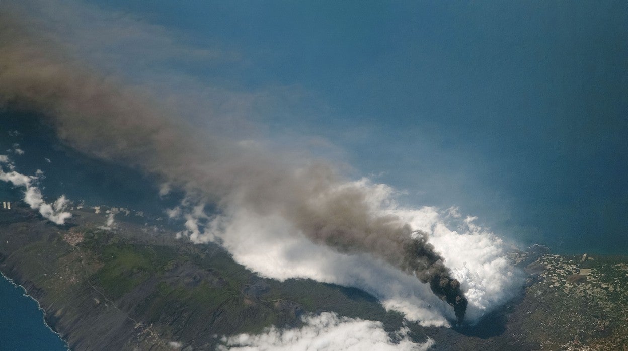 Imagen del volcán captada por el astronauta Joshua Stevens