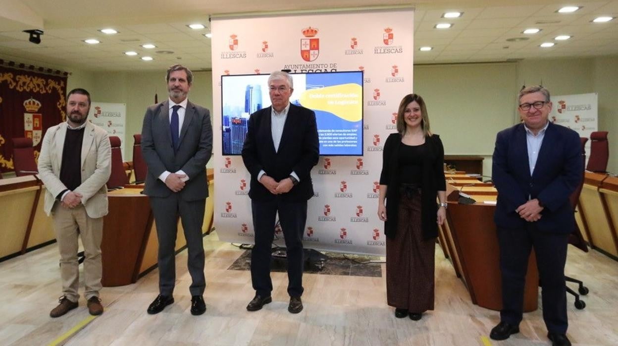 El alcalde José Manuel Tofiño, junto al secretario de Fedeto, Manuel Madruga, durante la presentación