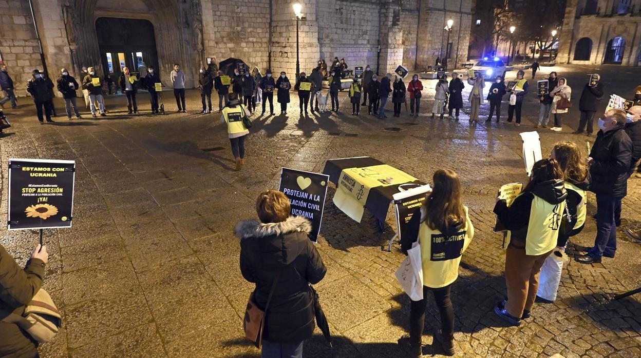 Concentración contra la guerra en Ucrania anoche en Burgos