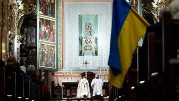 El cardenal Cañizares: «Hay una guerra simultánea a la de Ucrania contra la familia, con abortos y eutanasias»