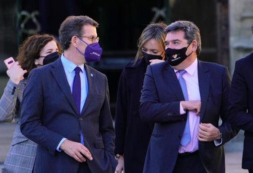 El ministro Escrivá con Feijóo, el pasado mes de enero en Santiago