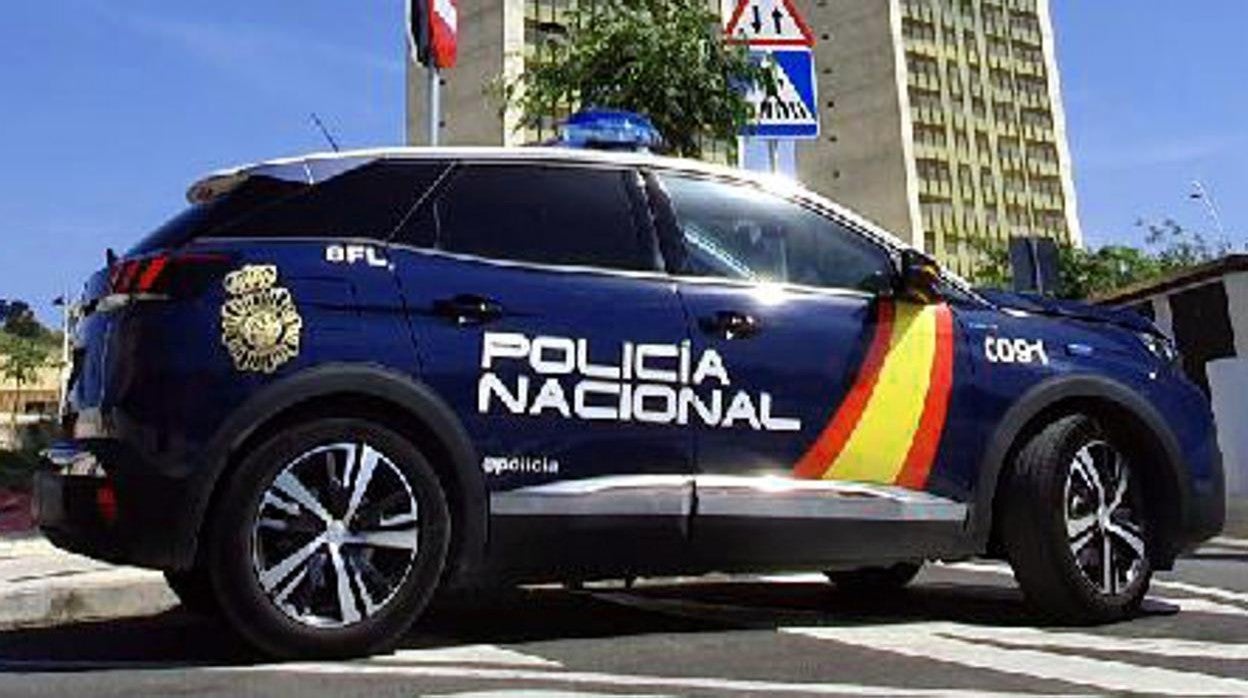 Un coche patrulla de la Policía Nacional en Benidorm