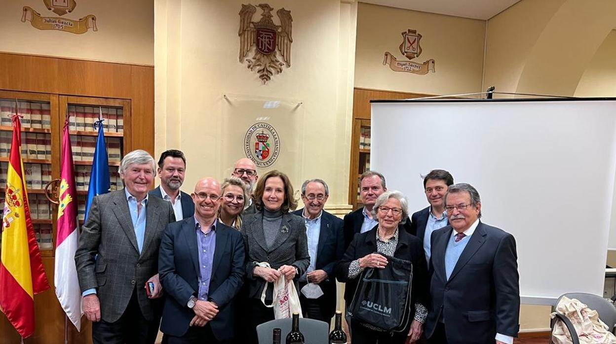 Los presidentes de las academias de gastronomía de España en su reunión en la Universidad regional