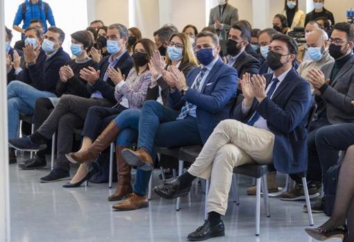 El alcalde, Luis Barcala, el diputado provincial Alejandro Morant y otras autoridades, en el acto celebrado en la plaza de Séneca