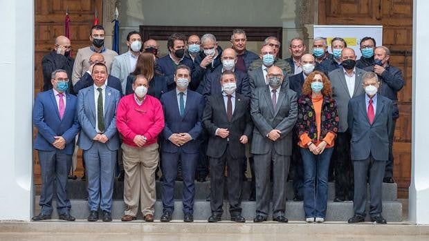 Page suspende de forma indefinida el recién aprobado canon del agua y negociará con la UE su supresión definitiva