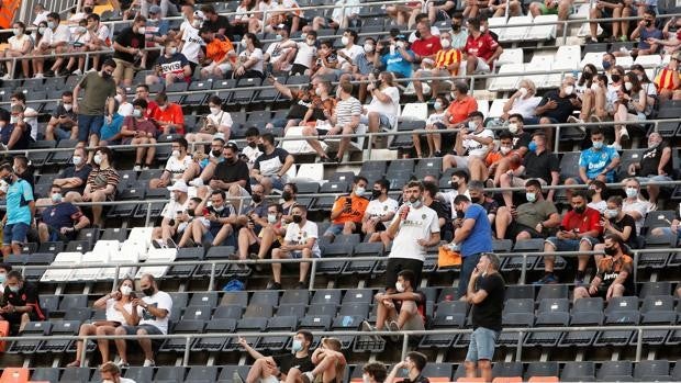 Coronavirus en Valencia: la prohibición de comer y beber en los estadios decae este viernes