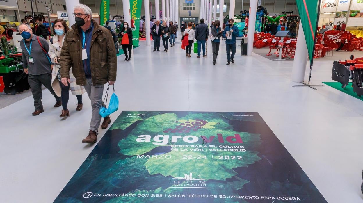 Más de 6.000 personas procedentes de distintas comunidades se acercaron a la feria Agrovid, dedicada al sector vitivinícola