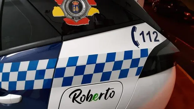 La Policía local de Casarrubios rotula un coche patrulla con el nombre de Roberto al cumplirse tres años de su desaparición