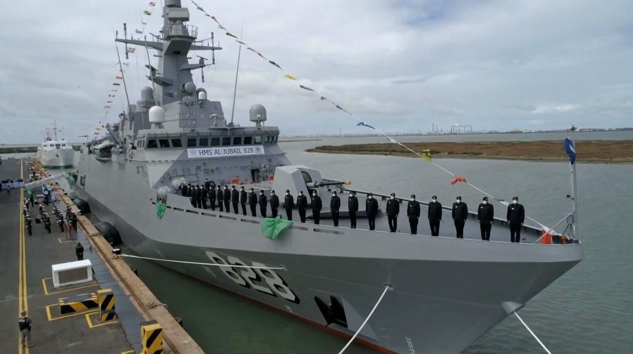 La corbeta Al-Jubail de la Real Marina Saudí, en la base naval de La Carraca (San Fernando, Cádiz)