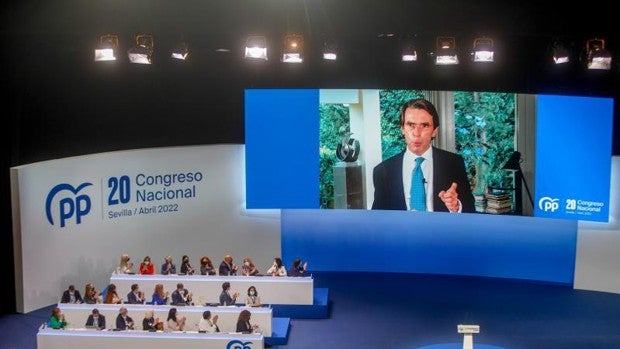 Aznar apoya sin fisuras al nuevo líder: «Es una apuesta irreversible»