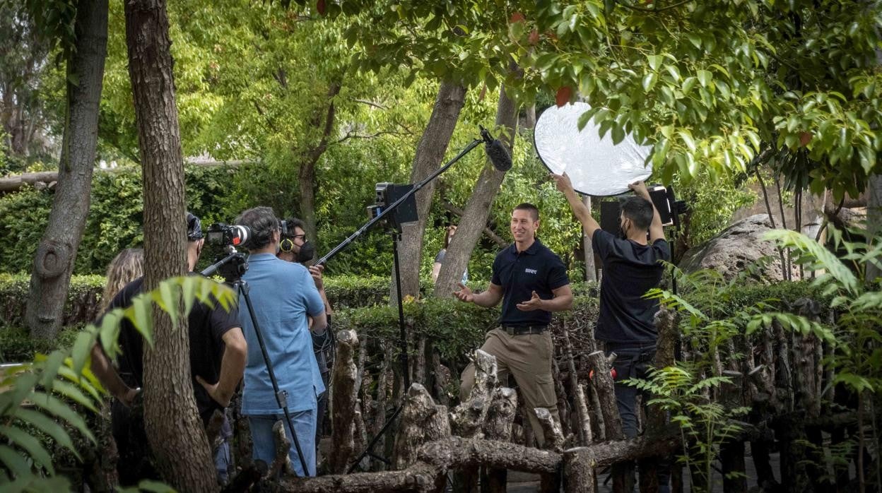 Un momento de la grabación de la docu-serie en el Bioparc de Valencia