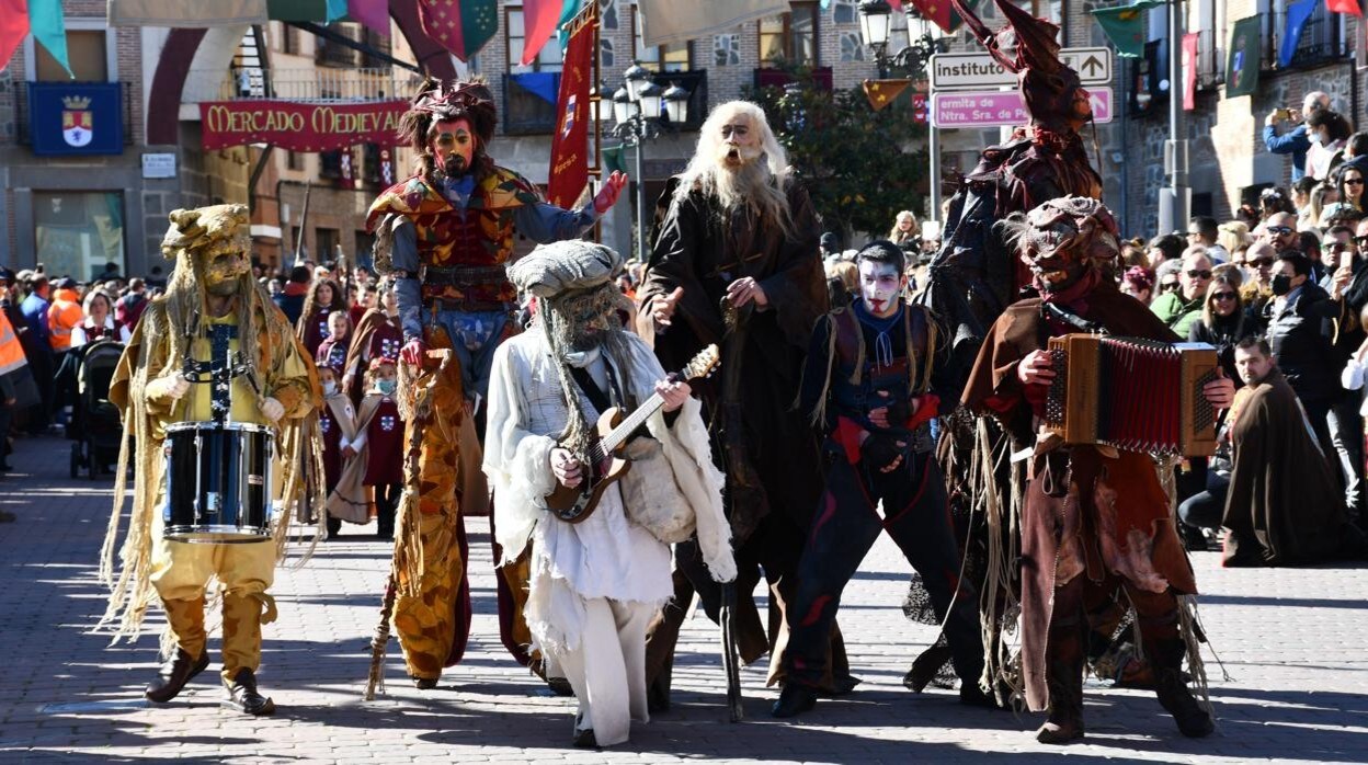 Desfile medieval por las calles de Oropesa