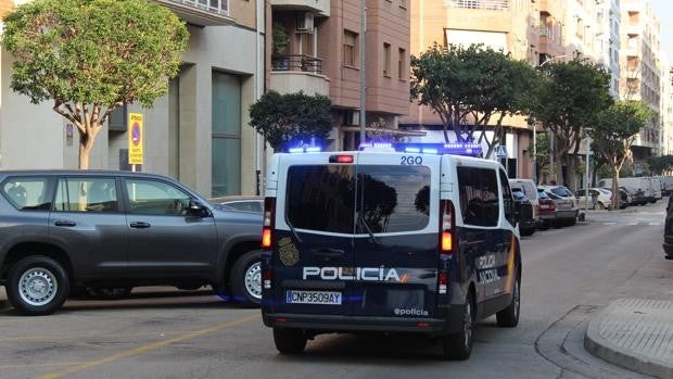Detenidos tres jóvenes por agredir y amenazar de muerte a un indigente por su ideología en Gandía