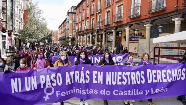 El movimiento feminista se manifiesta para que los derechos de las mujeres no sean «moneda de cambio»