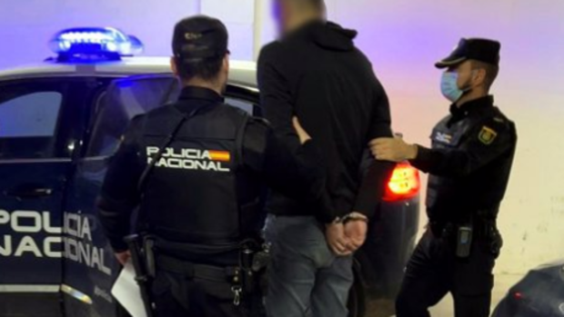 Arrestan a un hombre en Denia por estafar más de 13.700 euros por Bizum con la venta de videoconsolas