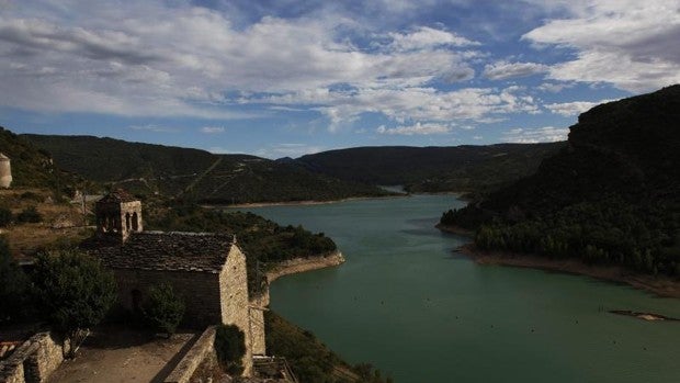 Unas 200 personas participan en una rave ilegal de tres días en un paraje natural de Lérida