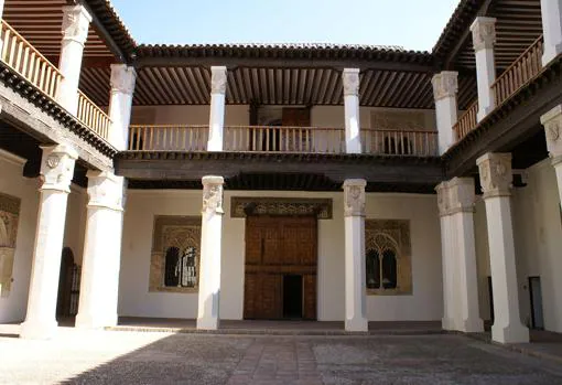 Patio interior del Palacio de Fuensalidas