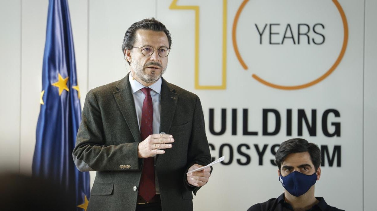 El consejero Fernández-Lasquetty, durante la presentación de resultados de la Línea Abierta contra la Hiperregulación