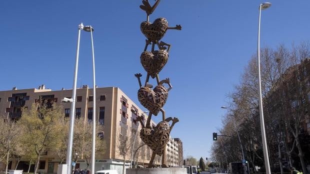 Salamanca rinde homenaje al voluntariado en forma de gran escultura